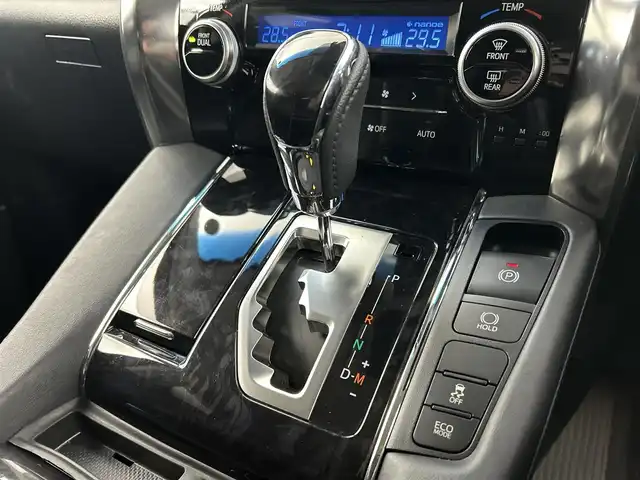 トヨタ アルファード S Cパッケージ 千葉県 2018(平30)年 6.4万km ホワイトパールクリスタルシャイン 禁煙車/トヨタセーフティセンス/・プリクラッシュセーフティ/・プリクラッシュセーフティブレーキ/・レーンディパーチャーアラート/・レーンキープアシスト/・ブラインドスポットモニター/・クリアランスソナー/・レーダークルーズコントロール/12.1インチフリップダウンモニター/両側パワースライドドア/パワーバックドア/純正１０インチメモリナビ/・型番：NSZN-Z68T/・CD/DVD/Bluetooth/フルセグTV/・バックカメラ/・ビルトインETC２.０/・デジタルインナーミラー/レザーシート/・DNセカンドパワーシート/・D席メモリ付き/・DNシートヒーター/・DNエアーシート/革巻きステアリング/・ステアリングスイッチ/・ステアリングヒーター/MT付きAT/電子パーキング/・ブレーキホールド/左右独立エアコン/純正フロアマット/純正１８インチAW/オートライト/・オートマチックハイビーム/・LEDヘッドライト/・LEDフォグランプ