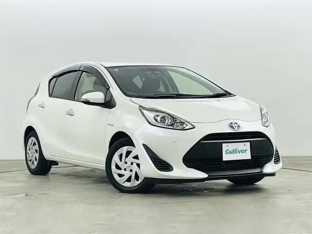 トヨタ アクア S スタイルブラック 福島県 2018(平30)年 5.6万km ホワイトパールクリスタルシャイン トヨタセーフティセンス/・衝突被害軽減/・車線逸脱警報/・レーントレーシングアシスト/・オートハイビーム/純正7インチナビ/・フルセグテレビ/・Bluetooth/・SD/・CD/DVD/・FM/AM/・バックカメラ/・ETC/・ステアリングリモコン/前方ドライブレコーダー/純正フロアマット/純正ドアバイザー/ウインカーミラー/オートミラー/iストップ/クリアランスソナー（前後）/プッシュスタート/・スマートキー/・ライトレベライザー