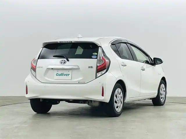 トヨタ アクア S スタイルブラック 福島県 2018(平30)年 5.6万km ホワイトパールクリスタルシャイン トヨタセーフティセンス/・衝突被害軽減/・車線逸脱警報/・レーントレーシングアシスト/・オートハイビーム/純正7インチナビ/・フルセグテレビ/・Bluetooth/・SD/・CD/DVD/・FM/AM/・バックカメラ/・ETC/・ステアリングリモコン/前方ドライブレコーダー/純正フロアマット/純正ドアバイザー/ウインカーミラー/オートミラー/iストップ/クリアランスソナー（前後）/プッシュスタート/・スマートキー/・ライトレベライザー