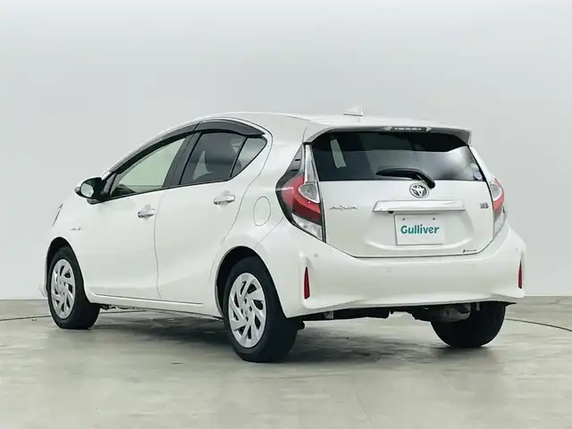 トヨタ アクア S スタイルブラック 福島県 2018(平30)年 5.6万km ホワイトパールクリスタルシャイン トヨタセーフティセンス/・衝突被害軽減/・車線逸脱警報/・レーントレーシングアシスト/・オートハイビーム/純正7インチナビ/・フルセグテレビ/・Bluetooth/・SD/・CD/DVD/・FM/AM/・バックカメラ/・ETC/・ステアリングリモコン/前方ドライブレコーダー/純正フロアマット/純正ドアバイザー/ウインカーミラー/オートミラー/iストップ/クリアランスソナー（前後）/プッシュスタート/・スマートキー/・ライトレベライザー