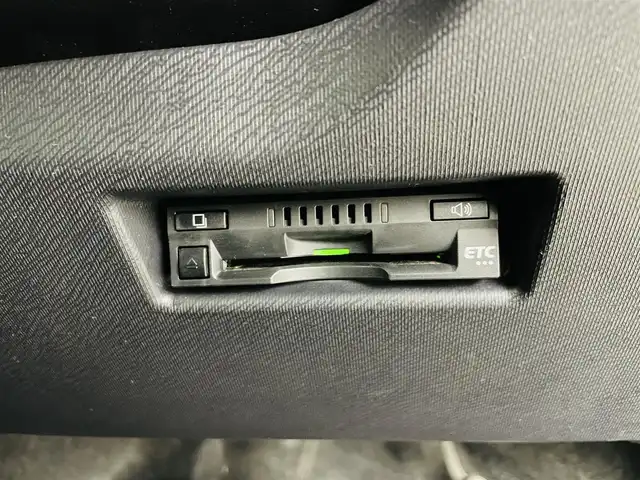 トヨタ アクア S スタイルブラック 福島県 2018(平30)年 5.6万km ホワイトパールクリスタルシャイン トヨタセーフティセンス/・衝突被害軽減/・車線逸脱警報/・レーントレーシングアシスト/・オートハイビーム/純正7インチナビ/・フルセグテレビ/・Bluetooth/・SD/・CD/DVD/・FM/AM/・バックカメラ/・ETC/・ステアリングリモコン/前方ドライブレコーダー/純正フロアマット/純正ドアバイザー/ウインカーミラー/オートミラー/iストップ/クリアランスソナー（前後）/プッシュスタート/・スマートキー/・ライトレベライザー