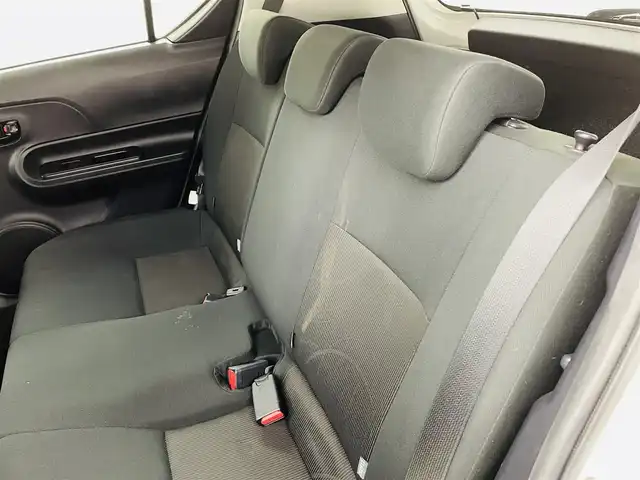 トヨタ アクア S スタイルブラック 福島県 2018(平30)年 5.6万km ホワイトパールクリスタルシャイン トヨタセーフティセンス/・衝突被害軽減/・車線逸脱警報/・レーントレーシングアシスト/・オートハイビーム/純正7インチナビ/・フルセグテレビ/・Bluetooth/・SD/・CD/DVD/・FM/AM/・バックカメラ/・ETC/・ステアリングリモコン/前方ドライブレコーダー/純正フロアマット/純正ドアバイザー/ウインカーミラー/オートミラー/iストップ/クリアランスソナー（前後）/プッシュスタート/・スマートキー/・ライトレベライザー