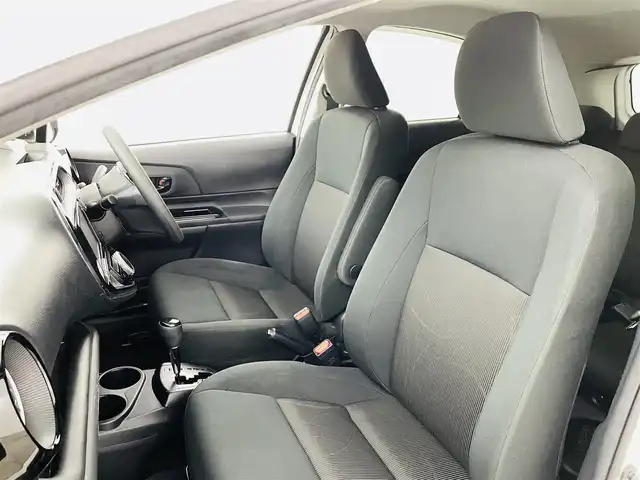 トヨタ アクア S スタイルブラック 福島県 2018(平30)年 5.6万km ホワイトパールクリスタルシャイン トヨタセーフティセンス/・衝突被害軽減/・車線逸脱警報/・レーントレーシングアシスト/・オートハイビーム/純正7インチナビ/・フルセグテレビ/・Bluetooth/・SD/・CD/DVD/・FM/AM/・バックカメラ/・ETC/・ステアリングリモコン/前方ドライブレコーダー/純正フロアマット/純正ドアバイザー/ウインカーミラー/オートミラー/iストップ/クリアランスソナー（前後）/プッシュスタート/・スマートキー/・ライトレベライザー