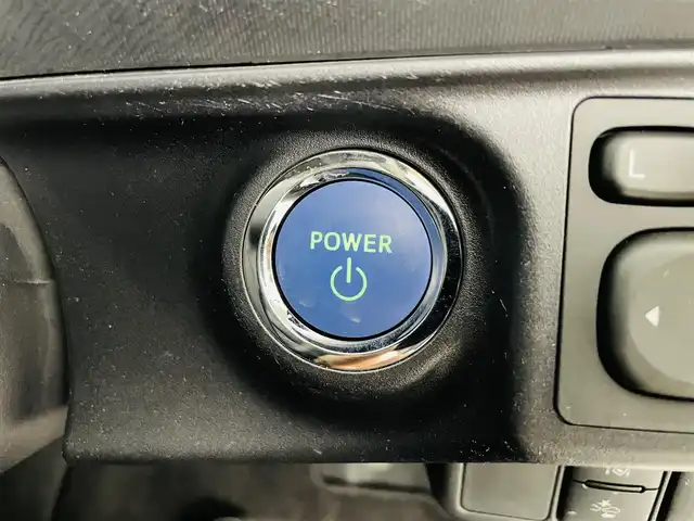 トヨタ アクア S スタイルブラック 福島県 2018(平30)年 5.6万km ホワイトパールクリスタルシャイン トヨタセーフティセンス/・衝突被害軽減/・車線逸脱警報/・レーントレーシングアシスト/・オートハイビーム/純正7インチナビ/・フルセグテレビ/・Bluetooth/・SD/・CD/DVD/・FM/AM/・バックカメラ/・ETC/・ステアリングリモコン/前方ドライブレコーダー/純正フロアマット/純正ドアバイザー/ウインカーミラー/オートミラー/iストップ/クリアランスソナー（前後）/プッシュスタート/・スマートキー/・ライトレベライザー