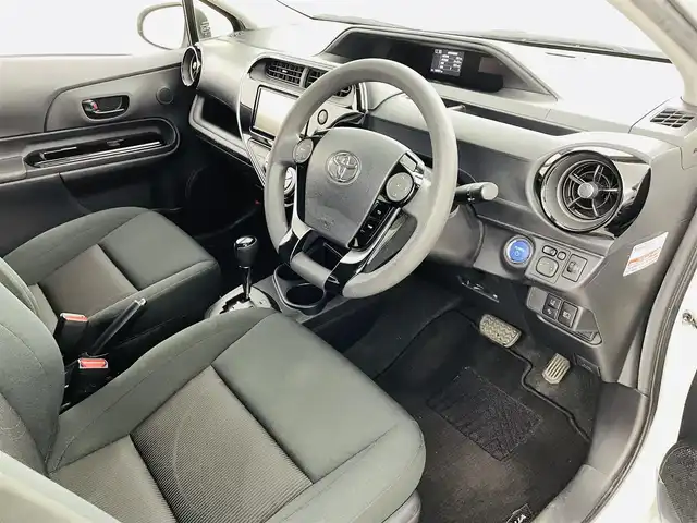 トヨタ アクア S スタイルブラック 福島県 2018(平30)年 5.6万km ホワイトパールクリスタルシャイン トヨタセーフティセンス/・衝突被害軽減/・車線逸脱警報/・レーントレーシングアシスト/・オートハイビーム/純正7インチナビ/・フルセグテレビ/・Bluetooth/・SD/・CD/DVD/・FM/AM/・バックカメラ/・ETC/・ステアリングリモコン/前方ドライブレコーダー/純正フロアマット/純正ドアバイザー/ウインカーミラー/オートミラー/iストップ/クリアランスソナー（前後）/プッシュスタート/・スマートキー/・ライトレベライザー