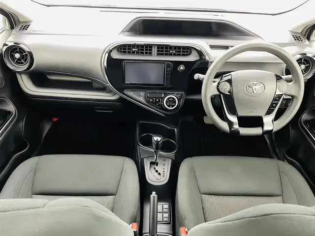 トヨタ アクア S スタイルブラック 福島県 2018(平30)年 5.6万km ホワイトパールクリスタルシャイン トヨタセーフティセンス/・衝突被害軽減/・車線逸脱警報/・レーントレーシングアシスト/・オートハイビーム/純正7インチナビ/・フルセグテレビ/・Bluetooth/・SD/・CD/DVD/・FM/AM/・バックカメラ/・ETC/・ステアリングリモコン/前方ドライブレコーダー/純正フロアマット/純正ドアバイザー/ウインカーミラー/オートミラー/iストップ/クリアランスソナー（前後）/プッシュスタート/・スマートキー/・ライトレベライザー