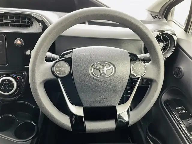 トヨタ アクア S スタイルブラック 福島県 2018(平30)年 5.6万km ホワイトパールクリスタルシャイン トヨタセーフティセンス/・衝突被害軽減/・車線逸脱警報/・レーントレーシングアシスト/・オートハイビーム/純正7インチナビ/・フルセグテレビ/・Bluetooth/・SD/・CD/DVD/・FM/AM/・バックカメラ/・ETC/・ステアリングリモコン/前方ドライブレコーダー/純正フロアマット/純正ドアバイザー/ウインカーミラー/オートミラー/iストップ/クリアランスソナー（前後）/プッシュスタート/・スマートキー/・ライトレベライザー