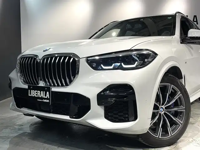 ＢＭＷ Ｘ５ xDrive 35d Mスポーツ 道央・札幌 2022(令4)年 1.9万km アルピンホワイトⅢ ハイラインpkg/　・アッシュ・グレイン・ブラウン・ファイン・ウッド・トリム/レザー・フィニッシュ・ダッシュボード/ドライビング・アシスト・プロフェッショナル/　・ACC/　・レーン・ディパーチャー・ウォーニング/　・レーン・チェンジ・ウォーニング/　・レーン・チェンジ・アシスト/パーキング・アシスト・プラス/　・PDC/　・パーキングアシスト/　・パノラマ・サイド・ビューカメラ/電動シート/シートヒーター/BMWヘッドアップディスプレイ/ワイヤレスチャージング/アンビエントライト/アダプティブLEDヘッドライト/オートライト/レインセンサー/オートマチック・テールゲート/ヒルディセントコントロール/ETC/取扱説明書、スペアキー1本有