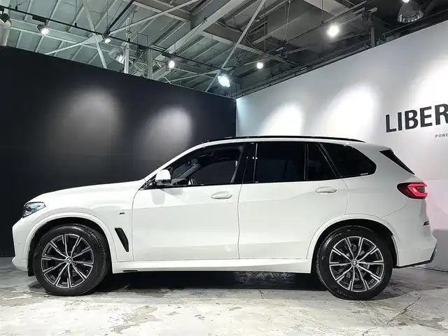 ＢＭＷ Ｘ５ xDrive 35d Mスポーツ 道央・札幌 2022(令4)年 1.9万km アルピンホワイトⅢ ハイラインpkg/　・アッシュ・グレイン・ブラウン・ファイン・ウッド・トリム/レザー・フィニッシュ・ダッシュボード/ドライビング・アシスト・プロフェッショナル/　・ACC/　・レーン・ディパーチャー・ウォーニング/　・レーン・チェンジ・ウォーニング/　・レーン・チェンジ・アシスト/パーキング・アシスト・プラス/　・PDC/　・パーキングアシスト/　・パノラマ・サイド・ビューカメラ/電動シート/シートヒーター/BMWヘッドアップディスプレイ/ワイヤレスチャージング/アンビエントライト/アダプティブLEDヘッドライト/オートライト/レインセンサー/オートマチック・テールゲート/ヒルディセントコントロール/ETC/取扱説明書、スペアキー1本有