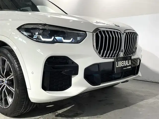 ＢＭＷ Ｘ５ xDrive 35d Mスポーツ 道央・札幌 2022(令4)年 1.9万km アルピンホワイトⅢ ハイラインpkg/　・アッシュ・グレイン・ブラウン・ファイン・ウッド・トリム/レザー・フィニッシュ・ダッシュボード/ドライビング・アシスト・プロフェッショナル/　・ACC/　・レーン・ディパーチャー・ウォーニング/　・レーン・チェンジ・ウォーニング/　・レーン・チェンジ・アシスト/パーキング・アシスト・プラス/　・PDC/　・パーキングアシスト/　・パノラマ・サイド・ビューカメラ/電動シート/シートヒーター/BMWヘッドアップディスプレイ/ワイヤレスチャージング/アンビエントライト/アダプティブLEDヘッドライト/オートライト/レインセンサー/オートマチック・テールゲート/ヒルディセントコントロール/ETC/取扱説明書、スペアキー1本有