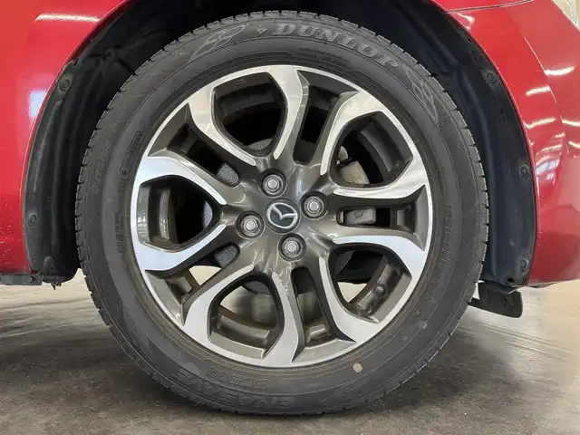 マツダ デミオ XD ツーリング 愛知県 2015(平27)年 6.4万km ソウルレッドプレミアムメタリック ディーゼルターボ/FF/MTモード付フロア6AT/純正 7インチナビ/（FM/AM/aha/Stitcher/Bluetooth/USBx2/CD/AUX/DVD/TV）/【OP】CD/DVDプレーヤー＋地上デジタルTVチューナー（フルセグ）/バックカメラ/リヤスポイラー/ドライブレコーダー 前方/ETC/安全/・スマートシティブレーキサポート［SCBS］/・【OP】車線逸脱警報システム［LDWS］*1/・【OP】ブラインド・スポット・モニタリングシステム［BSM］*1/・【OP】リア・クロス・トラフィック・アラート機能［RCTA］*1/・横滑り防止機能/装備/【OP】セーフティパッケージ*1/●ハイ・ビーム・コントロール・システム［HBC］/・クルーズコントロール/・オートエアコン/・オートライト/・LEDヘッドライト/・フロントフォグランプ/・レインセンサー・ワイパー（雨滴検知式フロントオートワイパー）/・パドルシフト/・ステアリングスイッチ/・プッシュスタート/・純正16inAW/・H30/R2/R4点検記録簿/・保/取/*1…セットでメーカーOP