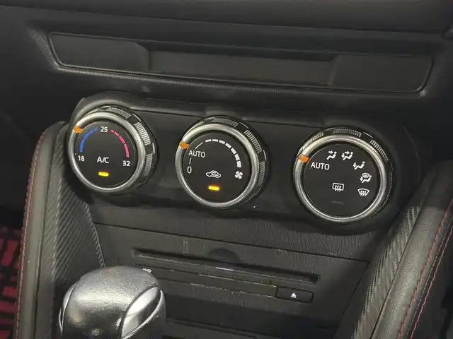 マツダ デミオ XD ツーリング 愛知県 2015(平27)年 6.4万km ソウルレッドプレミアムメタリック ディーゼルターボ/FF/MTモード付フロア6AT/純正 7インチナビ/（FM/AM/aha/Stitcher/Bluetooth/USBx2/CD/AUX/DVD/TV）/【OP】CD/DVDプレーヤー＋地上デジタルTVチューナー（フルセグ）/バックカメラ/リヤスポイラー/ドライブレコーダー 前方/ETC/安全/・スマートシティブレーキサポート［SCBS］/・【OP】車線逸脱警報システム［LDWS］*1/・【OP】ブラインド・スポット・モニタリングシステム［BSM］*1/・【OP】リア・クロス・トラフィック・アラート機能［RCTA］*1/・横滑り防止機能/装備/【OP】セーフティパッケージ*1/●ハイ・ビーム・コントロール・システム［HBC］/・クルーズコントロール/・オートエアコン/・オートライト/・LEDヘッドライト/・フロントフォグランプ/・レインセンサー・ワイパー（雨滴検知式フロントオートワイパー）/・パドルシフト/・ステアリングスイッチ/・プッシュスタート/・純正16inAW/・H30/R2/R4点検記録簿/・保/取/*1…セットでメーカーOP