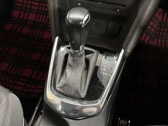 マツダ デミオ XD ツーリング 愛知県 2015(平27)年 6.4万km ソウルレッドプレミアムメタリック ディーゼルターボ/FF/MTモード付フロア6AT/純正 7インチナビ/（FM/AM/aha/Stitcher/Bluetooth/USBx2/CD/AUX/DVD/TV）/【OP】CD/DVDプレーヤー＋地上デジタルTVチューナー（フルセグ）/バックカメラ/リヤスポイラー/ドライブレコーダー 前方/ETC/安全/・スマートシティブレーキサポート［SCBS］/・【OP】車線逸脱警報システム［LDWS］*1/・【OP】ブラインド・スポット・モニタリングシステム［BSM］*1/・【OP】リア・クロス・トラフィック・アラート機能［RCTA］*1/・横滑り防止機能/装備/【OP】セーフティパッケージ*1/●ハイ・ビーム・コントロール・システム［HBC］/・クルーズコントロール/・オートエアコン/・オートライト/・LEDヘッドライト/・フロントフォグランプ/・レインセンサー・ワイパー（雨滴検知式フロントオートワイパー）/・パドルシフト/・ステアリングスイッチ/・プッシュスタート/・純正16inAW/・H30/R2/R4点検記録簿/・保/取/*1…セットでメーカーOP