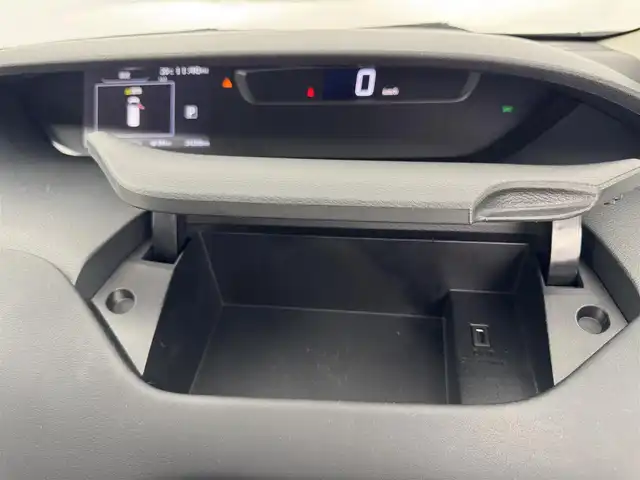 日産 セレナ ハイウェイスター プロパイロットED 愛知県 2016(平28)年 2.5万km ブリリアントホワイトパール 純正9インチナビ　/（フルセグ/BT/CD/DVD） /フリップダウンモニター　/レーダークルーズコントロール　/バックモニター　/衝突軽減システム　/コーナーセンサー　/レーンキープアシスト　/両側パワースライドドア　/ＥＴＣ　/純正ＡＷ
