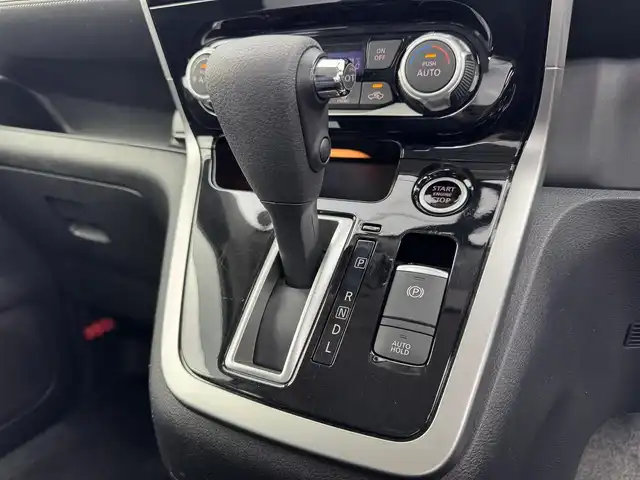 日産 セレナ ハイウェイスター プロパイロットED 愛知県 2016(平28)年 2.5万km ブリリアントホワイトパール 純正9インチナビ　/（フルセグ/BT/CD/DVD） /フリップダウンモニター　/レーダークルーズコントロール　/バックモニター　/衝突軽減システム　/コーナーセンサー　/レーンキープアシスト　/両側パワースライドドア　/ＥＴＣ　/純正ＡＷ