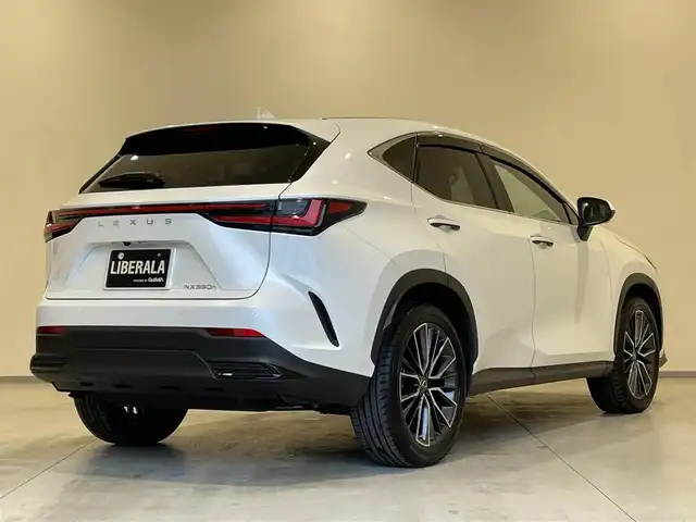 レクサス ＮＸ 350h バージョンL 熊本県 2023(令5)年 1.4万km ソニッククォーツ ・スマートキー/・プッシュスタート/・プリクラッシュセーフティ/・レーンデパーチャーアラート/・クリアランスソナー/・ブラインドスポットモニター/・パーキングブレーキサポート/・安心降車アシスト/・クロストラフィックアラート/・リアカメラデティクション/・プロアクティブドライブアシスト/・ロードサインアシスト/・赤革シート/・前席パワーシート/・全席シートヒーター /・前席エアシート /・ハンドルヒーター /・純正メモリナビ/　【Bluetooth・USB】/・フルセグTV/・全方位カメラ/・ETC2.0/・ヘッドアップディスプレイ/・デジタルインナーミラー/・ドライブレコーダー(前後録画)/・パワーバックドア/・LEDヘッドランプ/・LEDフォグランプ/・純正マット