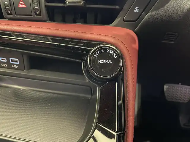 レクサス ＮＸ 350h バージョンL 熊本県 2023(令5)年 1.4万km ソニッククォーツ ・スマートキー/・プッシュスタート/・プリクラッシュセーフティ/・レーンデパーチャーアラート/・クリアランスソナー/・ブラインドスポットモニター/・パーキングブレーキサポート/・安心降車アシスト/・クロストラフィックアラート/・リアカメラデティクション/・プロアクティブドライブアシスト/・ロードサインアシスト/・赤革シート/・前席パワーシート/・全席シートヒーター /・前席エアシート /・ハンドルヒーター /・純正メモリナビ/　【Bluetooth・USB】/・フルセグTV/・全方位カメラ/・ETC2.0/・ヘッドアップディスプレイ/・デジタルインナーミラー/・ドライブレコーダー(前後録画)/・パワーバックドア/・LEDヘッドランプ/・LEDフォグランプ/・純正マット