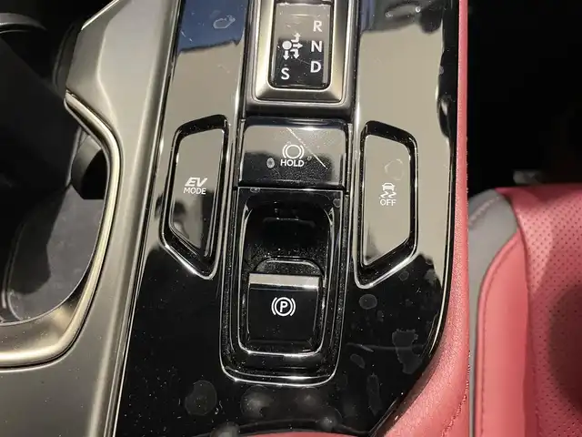 レクサス ＮＸ 350h バージョンL 熊本県 2023(令5)年 1.4万km ソニッククォーツ ・スマートキー/・プッシュスタート/・プリクラッシュセーフティ/・レーンデパーチャーアラート/・クリアランスソナー/・ブラインドスポットモニター/・パーキングブレーキサポート/・安心降車アシスト/・クロストラフィックアラート/・リアカメラデティクション/・プロアクティブドライブアシスト/・ロードサインアシスト/・赤革シート/・前席パワーシート/・全席シートヒーター /・前席エアシート /・ハンドルヒーター /・純正メモリナビ/　【Bluetooth・USB】/・フルセグTV/・全方位カメラ/・ETC2.0/・ヘッドアップディスプレイ/・デジタルインナーミラー/・ドライブレコーダー(前後録画)/・パワーバックドア/・LEDヘッドランプ/・LEDフォグランプ/・純正マット