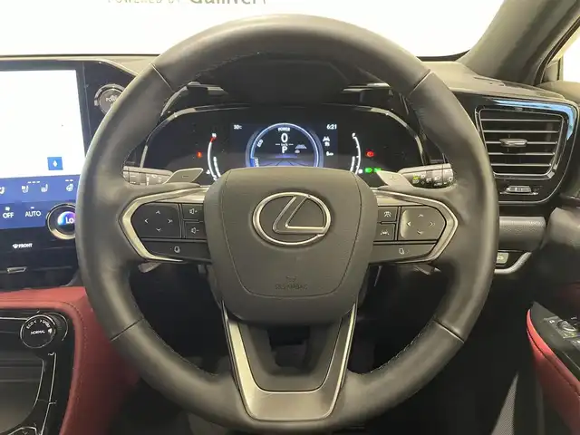 レクサス ＮＸ 350h バージョンL 熊本県 2023(令5)年 1.4万km ソニッククォーツ ・スマートキー/・プッシュスタート/・プリクラッシュセーフティ/・レーンデパーチャーアラート/・クリアランスソナー/・ブラインドスポットモニター/・パーキングブレーキサポート/・安心降車アシスト/・クロストラフィックアラート/・リアカメラデティクション/・プロアクティブドライブアシスト/・ロードサインアシスト/・赤革シート/・前席パワーシート/・全席シートヒーター /・前席エアシート /・ハンドルヒーター /・純正メモリナビ/　【Bluetooth・USB】/・フルセグTV/・全方位カメラ/・ETC2.0/・ヘッドアップディスプレイ/・デジタルインナーミラー/・ドライブレコーダー(前後録画)/・パワーバックドア/・LEDヘッドランプ/・LEDフォグランプ/・純正マット