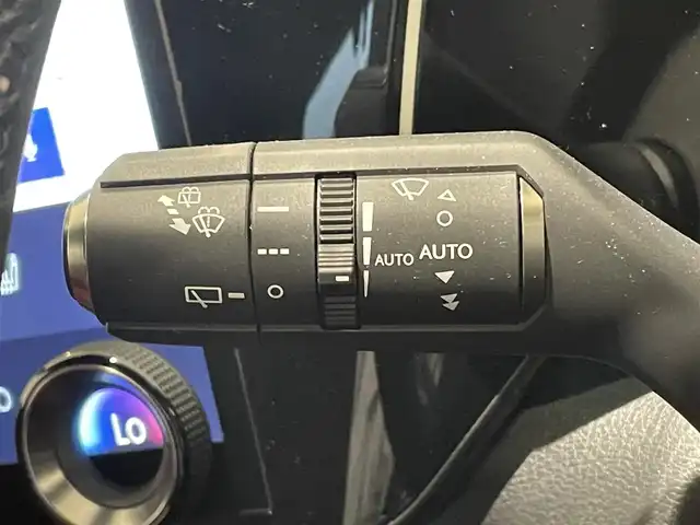 レクサス ＮＸ 350h バージョンL 熊本県 2023(令5)年 1.4万km ソニッククォーツ ・スマートキー/・プッシュスタート/・プリクラッシュセーフティ/・レーンデパーチャーアラート/・クリアランスソナー/・ブラインドスポットモニター/・パーキングブレーキサポート/・安心降車アシスト/・クロストラフィックアラート/・リアカメラデティクション/・プロアクティブドライブアシスト/・ロードサインアシスト/・赤革シート/・前席パワーシート/・全席シートヒーター /・前席エアシート /・ハンドルヒーター /・純正メモリナビ/　【Bluetooth・USB】/・フルセグTV/・全方位カメラ/・ETC2.0/・ヘッドアップディスプレイ/・デジタルインナーミラー/・ドライブレコーダー(前後録画)/・パワーバックドア/・LEDヘッドランプ/・LEDフォグランプ/・純正マット