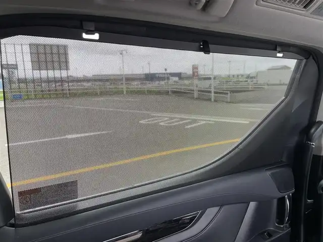 トヨタ アルファード S Cパッケージ 佐賀県 2022(令4)年 4.4万km ホワイトパールクリスタルシャイン 純正9インチディスプレイオーディオ/・フルセグTV/CD/DVDUSB/Bluetooth/純正12インチフリップダウンモニター/バックカメラ/前後ドライブレコーダー/ビルトインETC/両側パワースライドドア/パワーバックドア/リバース連動ドアミラー/後席エアコン/電子パーキングブレーキ/AUTO HOLD機能/合皮シート/DNセカンド席パワーシート(D席メモリー機能付)/DN席シートヒーター/シートベンチレーション/N席セカンド席電動オットマン/キャプテンシート/後席サンシェード/ISOFIX対応/木目調革巻きステアリング/ステアリングヒーター/ステアリングリモコン/純正18インチアルミホイール/純正三眼LEDヘッドライト/・オートマチックハイビーム/純正LEDフォグランプ/新車保証書/取扱説明書/スペアキー１本/トヨタセーフティセンス/・レーダークルーズコントロール/・レーントレーシングアシスト/・クリアランスソナー/・パーキングサポートブレーキ/・プリクラッシュセーフティ/・ロードサインアシスト