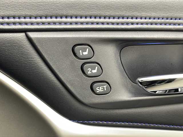 トヨタ ハリアー ハイブリッド プログレス メタル&レザーPスタイルブルーイッシュ 新潟県 2018(平30)年 5.3万km ブラックマイカ 4WD/純正メーカーOPナビ（型式：510306）/・AM/FM/Bluetooth/フルセグ/AUX/USB/バックモニター/全周囲モニター/トヨタセーフティセンス/アダプティブクルーズコントロ―ル/衝突被害軽減システム/レーンキープアシスト/社外ETC/前後ドライブレコーダー/JBLサウンド/レザーシート/前席パワーシート/前席シートヒーター/前席エアシート/純正フロアマット/純正18インチAW夏タイヤ/ABS/横滑り防止機能/前後コーナーセンサー/盗難防止装置/純正LEDヘッドライト/オートライト/オートマチックハイビーム/フォグランプ/リアフォグランプ/革巻ステアリング/ステアリングスイッチ/保証書/取扱説明書