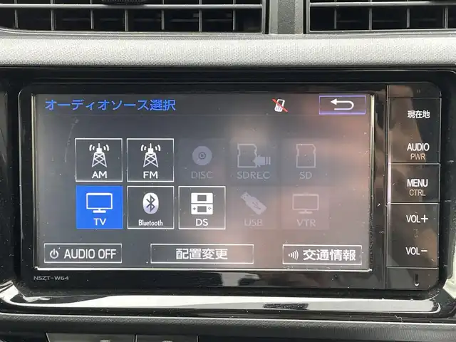 トヨタ アクア S 愛知県 2015(平27)年 1.1万km コバルトブルーメタリック ・純正SDメモリーナビ/・バックカメラ/・フルセグTV/・CD/DVD再生/・ETC/・ミュージックサーバー（SD録音）/・Bluetooth/USB/AUX接続/・シートヒーター（D/N）/・純正フロアマット/・横滑り防止装置/・スマートキー/・プッシュスタート
