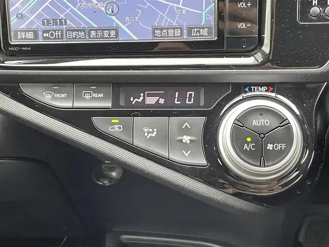 トヨタ アクア S 愛知県 2015(平27)年 1.1万km コバルトブルーメタリック ・純正SDメモリーナビ/・バックカメラ/・フルセグTV/・CD/DVD再生/・ETC/・ミュージックサーバー（SD録音）/・Bluetooth/USB/AUX接続/・シートヒーター（D/N）/・純正フロアマット/・横滑り防止装置/・スマートキー/・プッシュスタート