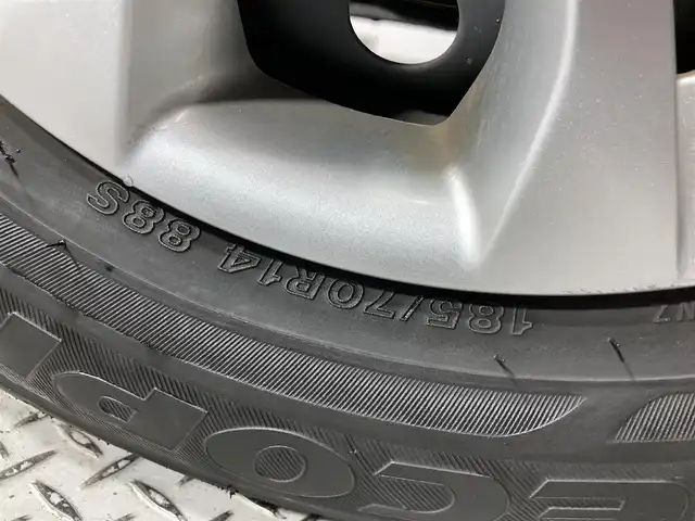 日産 ノート X Vセレクション 大阪府 2020(令2)年 1.2万km ダークメタルグレー 純正ナビ(フルセグ/CD再生/Bluetooth) 360カメラ ETC デジタルインナーミラー 衝突軽減 レーンアシスト アイドリングストップ オートライト スマートキー プッシュスタート