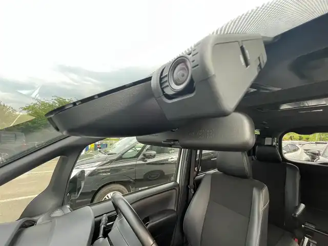 トヨタ ノア ハイブリッド Si ダブルバイビーⅡ 大阪府 2020(令2)年 6.2万km ホワイトパールクリスタルシャイン 純正１０インチナビ/   フルセグTV/CD/DVD/Bluetooth/USB/バックモニター/（雨滴除去マルチビューバックガイド付き）/１２．１インチ後席モニター/衝突軽減ブレーキ/横滑り防止装置/コーナーセンサー/前席シートヒーター/両側パワースライドドア/クルーズコントロール/レーンキープアシスト/ドライブレコーダー/オートマチックハイビーム/純正16インチアルミホイール/ハーフレザーシート/プッシュスタート/スマートキー/ＥＴＣ/ＬＥＤ