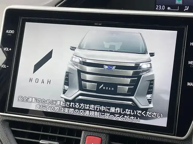 トヨタ ノア ハイブリッド Si ダブルバイビーⅡ 大阪府 2020(令2)年 6.2万km ホワイトパールクリスタルシャイン 純正１０インチナビ/   フルセグTV/CD/DVD/Bluetooth/USB/バックモニター/（雨滴除去マルチビューバックガイド付き）/１２．１インチ後席モニター/衝突軽減ブレーキ/横滑り防止装置/コーナーセンサー/前席シートヒーター/両側パワースライドドア/クルーズコントロール/レーンキープアシスト/ドライブレコーダー/オートマチックハイビーム/純正16インチアルミホイール/ハーフレザーシート/プッシュスタート/スマートキー/ＥＴＣ/ＬＥＤ