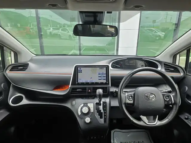 トヨタ シエンタ ハイブリッド G クエロ 福岡県 2020(令2)年 5万km ホワイトパールクリスタルシャイン 純正９インチメモリナビ（NSZT-Y68T）/（AM/FM/CD/DVD/BT/フルセグTV/SD）/フリップダウンモニター/両側パワースライドドア/クルーズコントロール/全方位カメラ/オートマチックハイビーム/ステアリングヒーター/シートヒーター/コーナーセンサー/車線逸脱警報/衝突軽減システム/横滑り防止装置/アイドリングストップ/スマートキー/プッシュスタートボタン/純正LEDヘッドライト/純正フロアマット/純正１５インチアルミホイール/ETC/モデリスタエアロ（前）