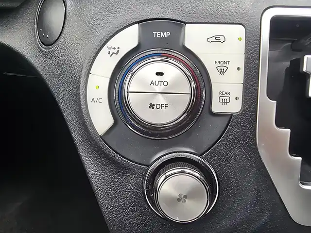 トヨタ シエンタ ハイブリッド G クエロ 福岡県 2020(令2)年 5万km ホワイトパールクリスタルシャイン 純正９インチメモリナビ（NSZT-Y68T）/（AM/FM/CD/DVD/BT/フルセグTV/SD）/フリップダウンモニター/両側パワースライドドア/クルーズコントロール/全方位カメラ/オートマチックハイビーム/ステアリングヒーター/シートヒーター/コーナーセンサー/車線逸脱警報/衝突軽減システム/横滑り防止装置/アイドリングストップ/スマートキー/プッシュスタートボタン/純正LEDヘッドライト/純正フロアマット/純正１５インチアルミホイール/ETC/モデリスタエアロ（前）