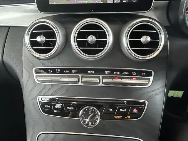 メルセデス・ベンツ Ｃ１８０ クーペ スポーツ 茨城県 2017(平29)年 5万km ダイヤモンドホワイト RSP/・ACC/・LKA/・BSM/キーレス＆ゴー/パノラマSR/HUD/パフュームアトマイザー/黒革シート/純正ナビ/（AM.FM.CD.DVD.BT）/フルセグTV/Bカメラ/ETC/パワーシート/シートヒーター