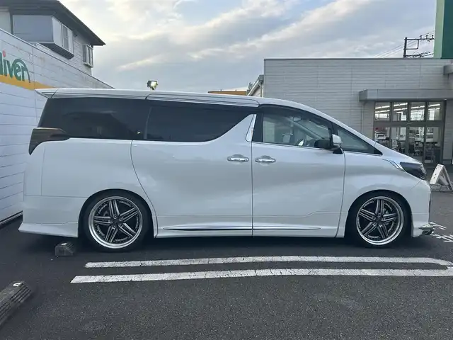 トヨタ アルファード S Cパッケージ 埼玉県 2019(令1)年 2.4万km ホワイトパールクリスタルシャイン /・ワンオーナー/・フルセグテレビ/・バックカメラ/・オットマン/・クルーズコントロール/・サンルーフ/・ドアバイザー/・プッシュスタート/・両側パワースライドドア/・パワーバックドア/・ETC2.0/・ABS/・レザーシート/・電動リアゲート/・エアバッグ/・アルミホイール/・サンルーフ/