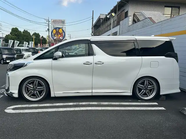 トヨタ アルファード S Cパッケージ 埼玉県 2019(令1)年 2.4万km ホワイトパールクリスタルシャイン /・ワンオーナー/・フルセグテレビ/・バックカメラ/・オットマン/・クルーズコントロール/・サンルーフ/・ドアバイザー/・プッシュスタート/・両側パワースライドドア/・パワーバックドア/・ETC2.0/・ABS/・レザーシート/・電動リアゲート/・エアバッグ/・アルミホイール/・サンルーフ/