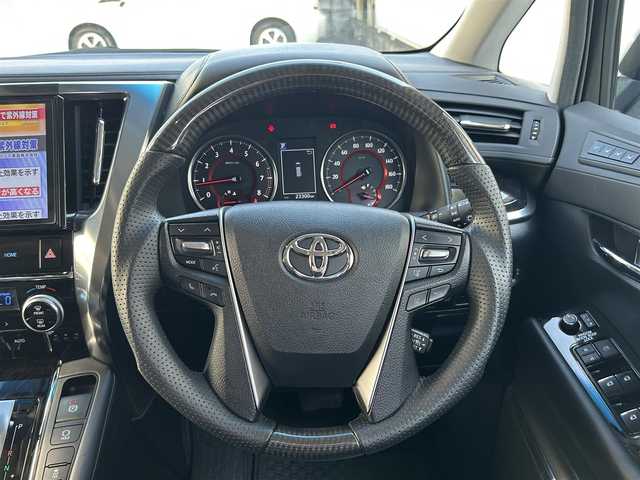 トヨタ アルファード S Cパッケージ 埼玉県 2019(令1)年 2.4万km ホワイトパールクリスタルシャイン /・ワンオーナー/・フルセグテレビ/・バックカメラ/・オットマン/・クルーズコントロール/・サンルーフ/・ドアバイザー/・プッシュスタート/・両側パワースライドドア/・パワーバックドア/・ETC2.0/・ABS/・レザーシート/・電動リアゲート/・エアバッグ/・アルミホイール/・サンルーフ/