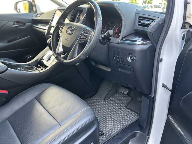 トヨタ アルファード S Cパッケージ 埼玉県 2019(令1)年 2.4万km ホワイトパールクリスタルシャイン /・ワンオーナー/・フルセグテレビ/・バックカメラ/・オットマン/・クルーズコントロール/・サンルーフ/・ドアバイザー/・プッシュスタート/・両側パワースライドドア/・パワーバックドア/・ETC2.0/・ABS/・レザーシート/・電動リアゲート/・エアバッグ/・アルミホイール/・サンルーフ/