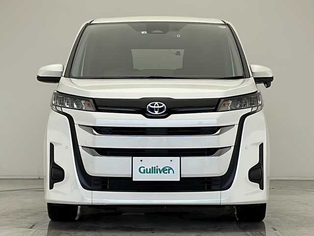 トヨタ ノア ハイブリッド G 愛知県 2022(令4)年 1万km ホワイトパールクリスタルシャイン 衝突軽減システム/純正10.5型ディズプレイオーディオ　ナビあり/フリップダウンモニター/両側パワースライドドア/レーダークルーズコントロール/フルセグ/CD DVD/Bluetooth/バックカメラ/コーナーセンサー/純正アルミホイール/ETC2.0/ブラインドスポットモニター/LEDヘッドライト/オートマチックハイビーム/ドライブレコーダー/ステアリングスイッチ/スマートキー/プッシュスタート