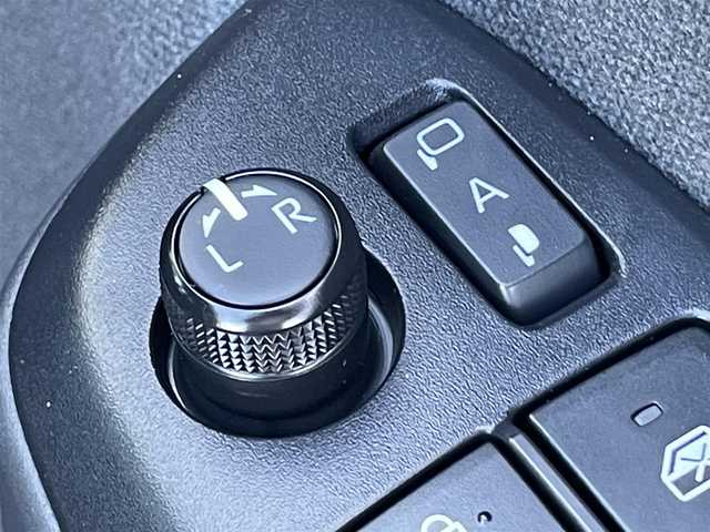 トヨタ ヤリス G 香川県 2020(令2)年 4万km ボルドーマイカメタリック 純正ナビ/→AM/FM/CD/DVD/Bluetooth/バックカメラ/衝突軽減ブレーキ/コーナーセンサー/レーンキープアシスト/前後ドライブレコーダー/ビルトインETC/ステアリングスイッチ/プッシュスタート/スマートキー/純正フロアマット