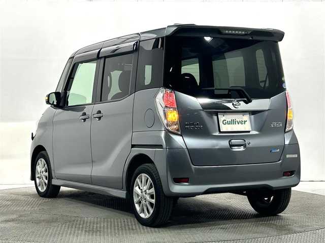日産 デイズ ルークス ハイウェイスターX 大阪府 2015(平27)年 1.8万km チタニウムグレーメタリック 純正ナビＴＶ　全方位カメラ　ＥＴＣ　ドラレコ　衝突軽減　片側パワスラ　電動ミラー　オートエアコン　スマートキー　プッシュスタート　ＨＩＤヘッドライト　純正アルミホイール　アイドリングストップ　パワステ