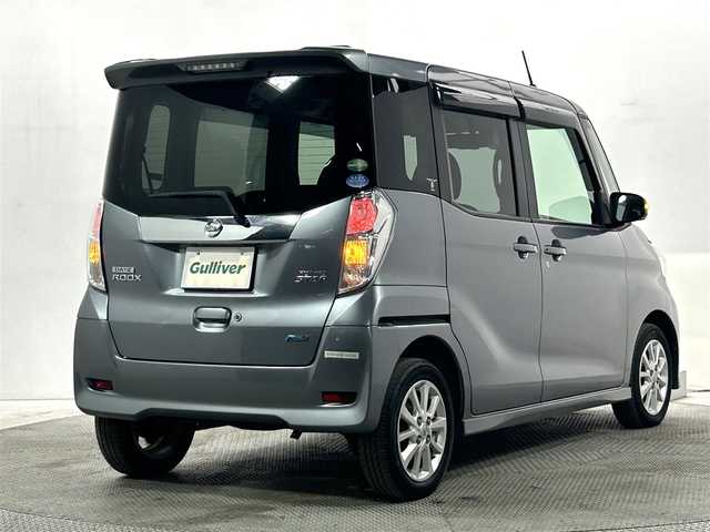 日産 デイズ ルークス ハイウェイスターX 大阪府 2015(平27)年 1.8万km チタニウムグレーメタリック 純正ナビＴＶ　全方位カメラ　ＥＴＣ　ドラレコ　衝突軽減　片側パワスラ　電動ミラー　オートエアコン　スマートキー　プッシュスタート　ＨＩＤヘッドライト　純正アルミホイール　アイドリングストップ　パワステ