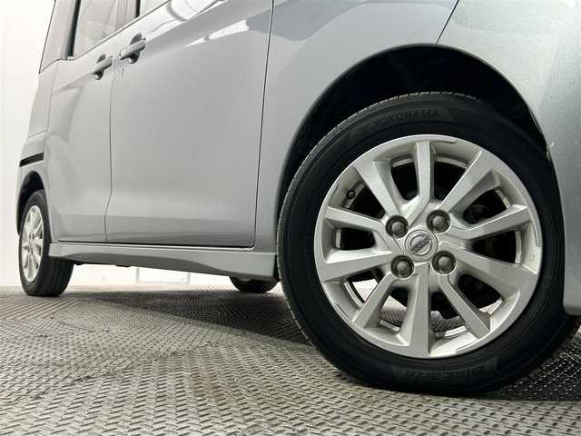 日産 デイズ ルークス ハイウェイスターX 大阪府 2015(平27)年 1.8万km チタニウムグレーメタリック 純正ナビＴＶ　全方位カメラ　ＥＴＣ　ドラレコ　衝突軽減　片側パワスラ　電動ミラー　オートエアコン　スマートキー　プッシュスタート　ＨＩＤヘッドライト　純正アルミホイール　アイドリングストップ　パワステ