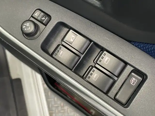 トヨタ タンク カスタムG－T 栃木県 2017(平29)年 5.7万km パールホワイトⅢ ターボ/純正SDナビゲーション/【CD/DVD/フルセグTV/Bluetooth】/バックカメラ/クルーズコントロール/スマートアシストII/・衝突回避支援ブレーキ/・衝突警報機能【対車両/歩行者】/・車線逸脱警報機能/・誤発進抑制制御機能/・先行車発進お知らせ機能/両側パワースライドドア/LEDヘッドランプ/モデリスタエアロF.S.R/純正１５インチアルミホイール/ビルトインETC/キーフリーシステム/保証書