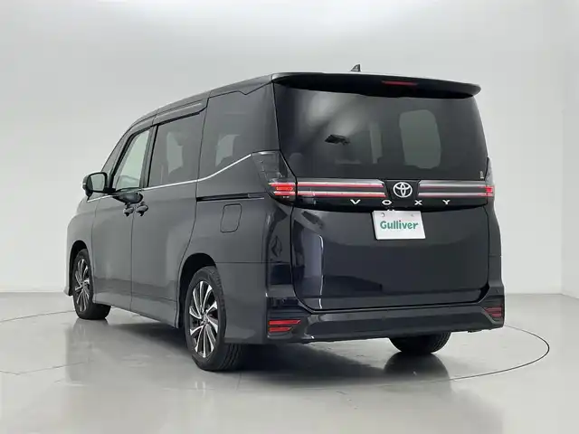 トヨタ ヴォクシー S－Z 熊本県 2022(令4)年 3.5万km グリッターブラックガラスフレーク セーフティセンス（衝突回避支援パッケージ）/・プリクラッシュセーフティ/・レーンディパーチャーアラート/・オートマチックハイビーム/・ドライバー異常時対応システム/・発進遅れ告知機能/・レーントレーシングアシスト/・レーダークルーズコントロール/・ロードサインアシスト/・プロアクティブドライビングアシスト/純正10.5インチディスプレイオーディオ/・車載メモリーナビ/・DVD/CD/・12スピーカー/・USB入力/・Apple CarPlay / Android Auto/・ETC2.0ユニット/・AM/ワイドFMチューナー/・地デジTV/・HDMI入力/・バックカメラ/純正13.2型有機EL後席モニター/両側パワースライドドア/LEDヘッドライト/ビルトインETC/ハーフレザーシート/前後コーナーセンサー/スマートキー