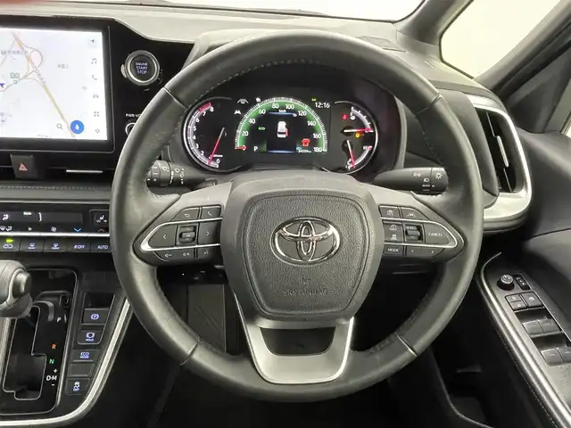 トヨタ ヴォクシー S－Z 熊本県 2022(令4)年 3.5万km グリッターブラックガラスフレーク セーフティセンス（衝突回避支援パッケージ）/・プリクラッシュセーフティ/・レーンディパーチャーアラート/・オートマチックハイビーム/・ドライバー異常時対応システム/・発進遅れ告知機能/・レーントレーシングアシスト/・レーダークルーズコントロール/・ロードサインアシスト/・プロアクティブドライビングアシスト/純正10.5インチディスプレイオーディオ/・車載メモリーナビ/・DVD/CD/・12スピーカー/・USB入力/・Apple CarPlay / Android Auto/・ETC2.0ユニット/・AM/ワイドFMチューナー/・地デジTV/・HDMI入力/・バックカメラ/純正13.2型有機EL後席モニター/両側パワースライドドア/LEDヘッドライト/ビルトインETC/ハーフレザーシート/前後コーナーセンサー/スマートキー