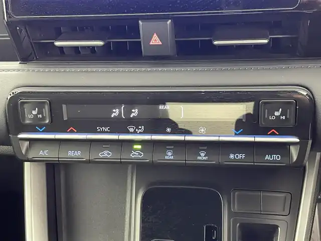 トヨタ ヴォクシー S－Z 熊本県 2022(令4)年 3.5万km グリッターブラックガラスフレーク セーフティセンス（衝突回避支援パッケージ）/・プリクラッシュセーフティ/・レーンディパーチャーアラート/・オートマチックハイビーム/・ドライバー異常時対応システム/・発進遅れ告知機能/・レーントレーシングアシスト/・レーダークルーズコントロール/・ロードサインアシスト/・プロアクティブドライビングアシスト/純正10.5インチディスプレイオーディオ/・車載メモリーナビ/・DVD/CD/・12スピーカー/・USB入力/・Apple CarPlay / Android Auto/・ETC2.0ユニット/・AM/ワイドFMチューナー/・地デジTV/・HDMI入力/・バックカメラ/純正13.2型有機EL後席モニター/両側パワースライドドア/LEDヘッドライト/ビルトインETC/ハーフレザーシート/前後コーナーセンサー/スマートキー