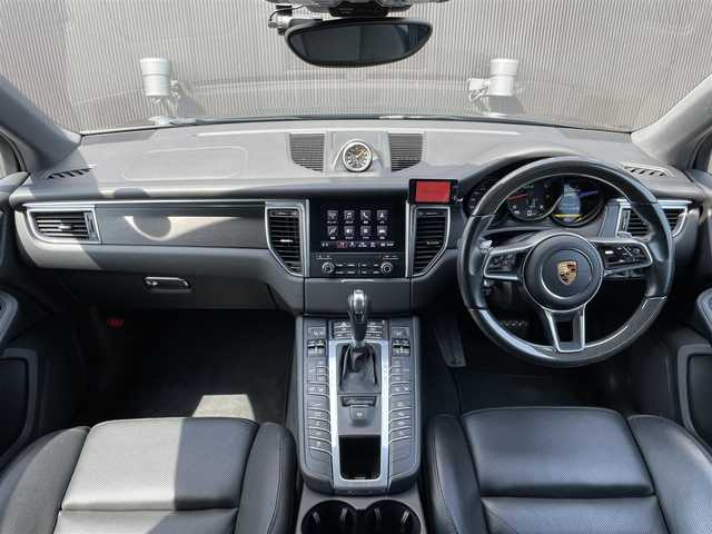 ポルシェ マカン GTS 長野県 2017(平29)年 3.8万km 黒 １オーナー　/スポーツクロノ　/本革１８ｗａｙスポーツシート　/ベンチレーション　/エントリー＆ドライブ　/ＡＣＣ　/レーンキープ　/スポーツエグゾースト　/エアサスペンション　/カラークレスト　/リヤＡＣ　/パワーバック
