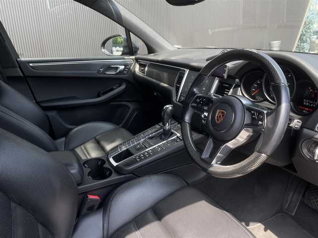 ポルシェ マカン GTS 長野県 2017(平29)年 3.8万km 黒 １オーナー　/スポーツクロノ　/本革１８ｗａｙスポーツシート　/ベンチレーション　/エントリー＆ドライブ　/ＡＣＣ　/レーンキープ　/スポーツエグゾースト　/エアサスペンション　/カラークレスト　/リヤＡＣ　/パワーバック