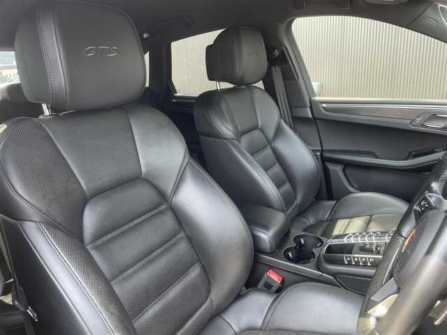 ポルシェ マカン GTS 長野県 2017(平29)年 3.8万km 黒 １オーナー　/スポーツクロノ　/本革１８ｗａｙスポーツシート　/ベンチレーション　/エントリー＆ドライブ　/ＡＣＣ　/レーンキープ　/スポーツエグゾースト　/エアサスペンション　/カラークレスト　/リヤＡＣ　/パワーバック